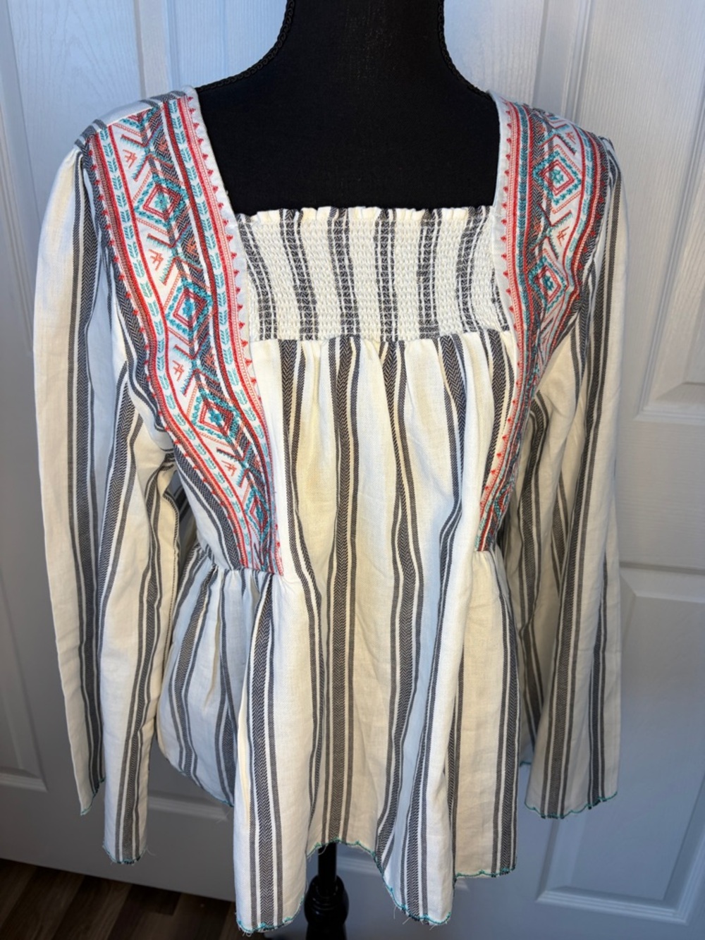 Wrangler Retro Cotto Embroidered Peasant Tunic - Raw Hem size medium